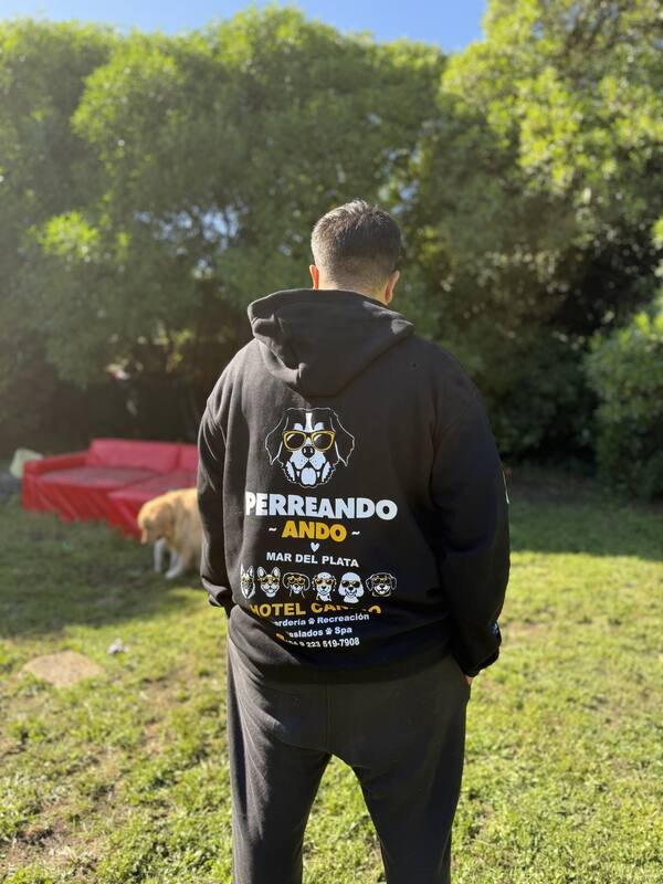 Perro acompañado en el Hotel Canino